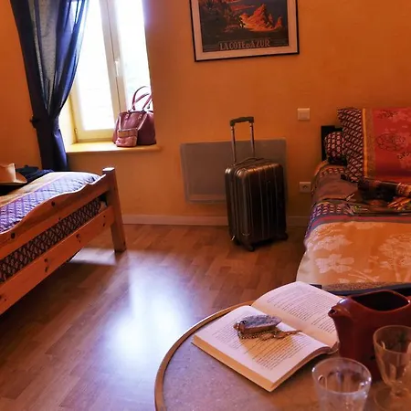 Гостевой дом La Ferme Aux Abeilles Ambierle